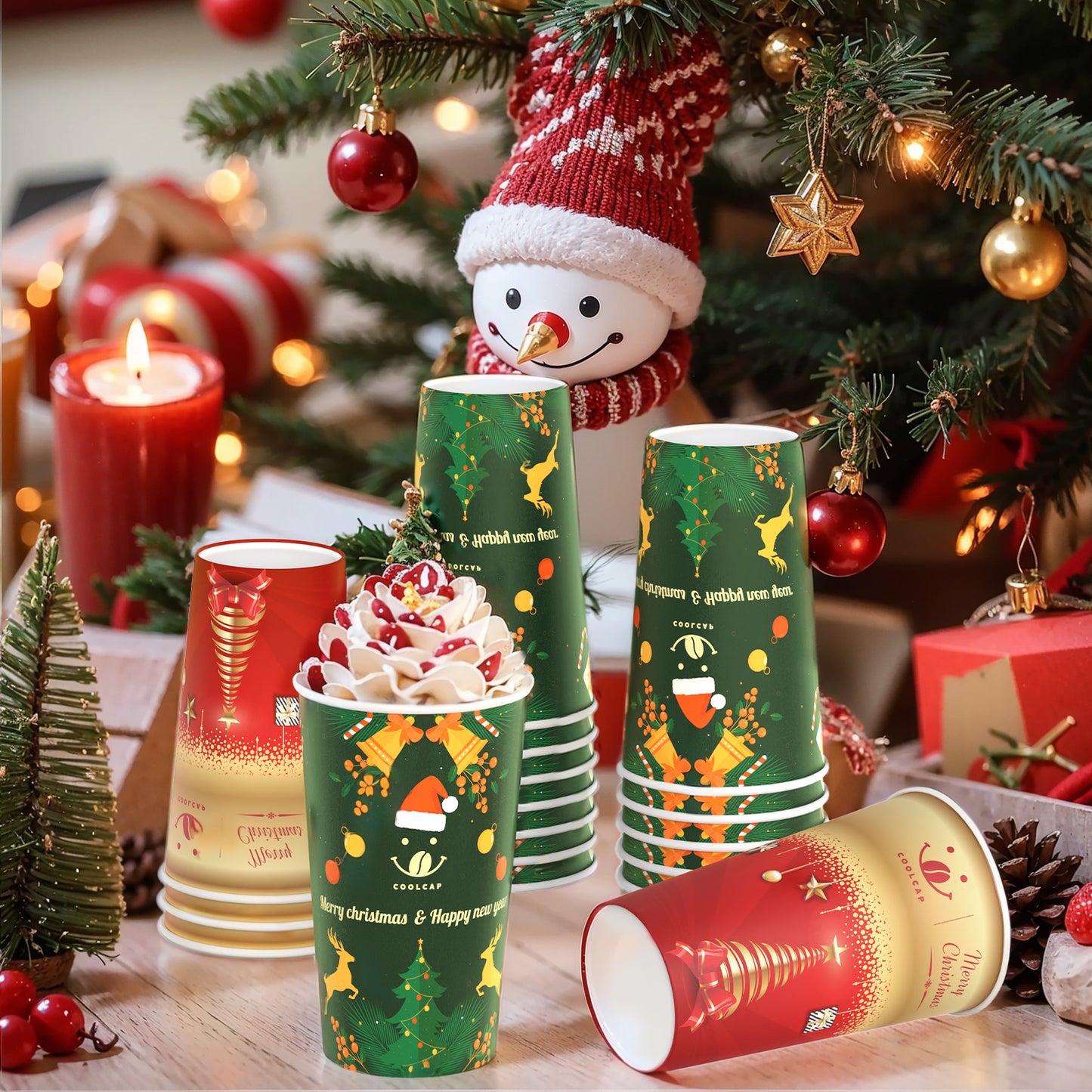Christmas Coffee Cups, 50 Pack Party Decor, To Go Coffee Cups with Lids, Paper Hot Coffee Cups for Chocolate, Cocoa, Coffee (Green, 16 Ounce)
